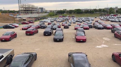 焕新Model Y 网约车蜂拥而至，提车的热潮揭示AI司机日常另一面